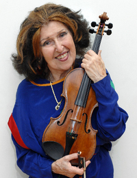 ほんのり幸せ色のちらし寿司風、生しらすと桜えびの海鮮丼×イダ・ヘンデル（ヴァイオリン）